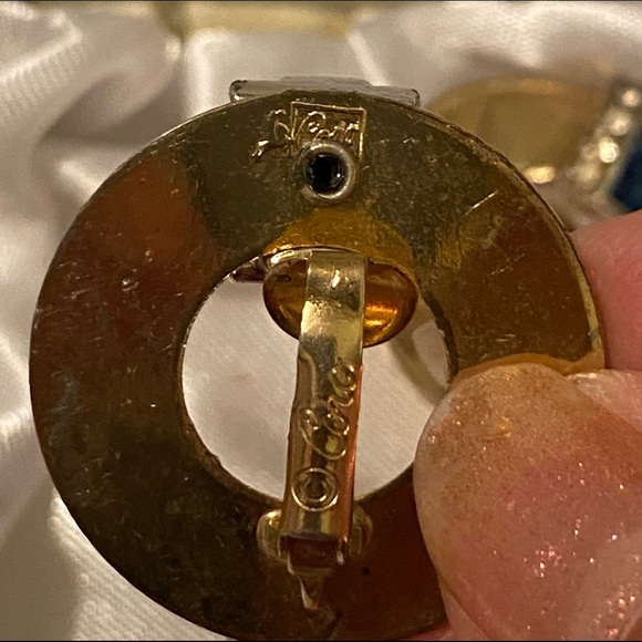 Vintage Coro stamped disc clip on earrings - Picture 2 of 11